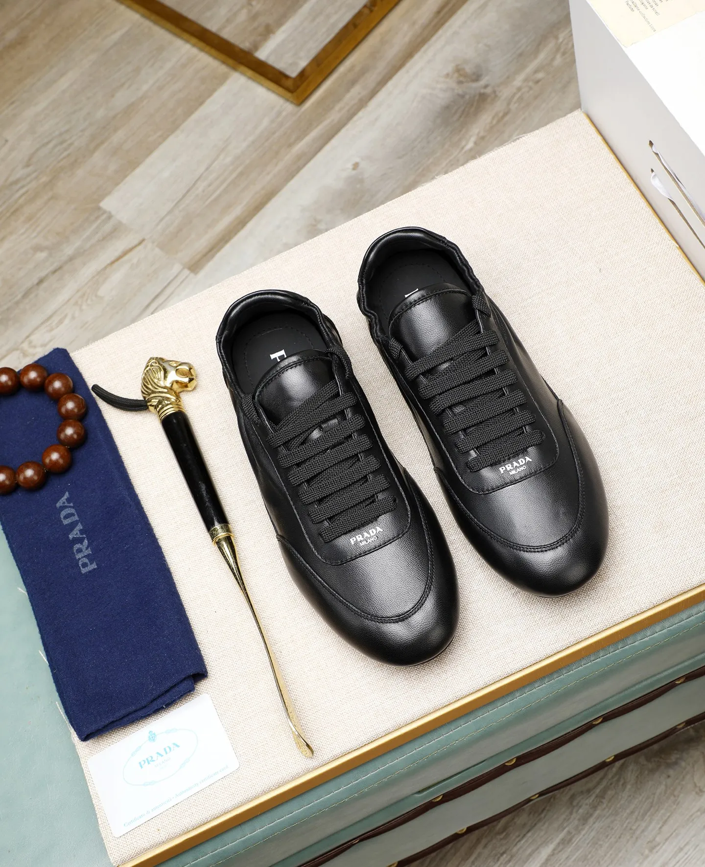 Men's shoes 💰 540 Product trademark: Prada "Prada" original casual shoes Regular size: 38-44 (can be customized to 45) Product materials: Original imported sheepskin upper, original outsole.